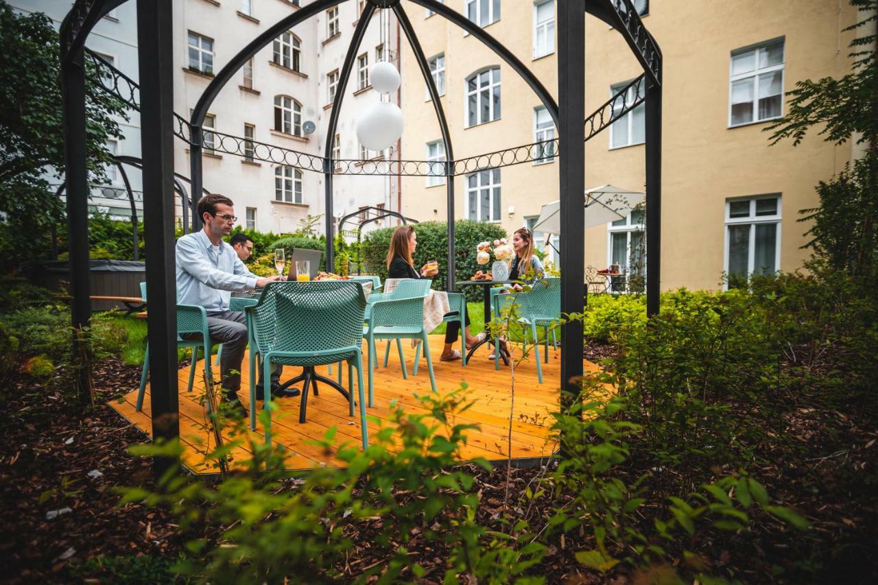 Empirent Garden Suites Прага Экстерьер фото
